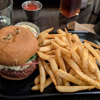 Dubh Linn Gate - Peak burger (gluten free bun) - Irish Pub Near Me - Whistler, British Columbia