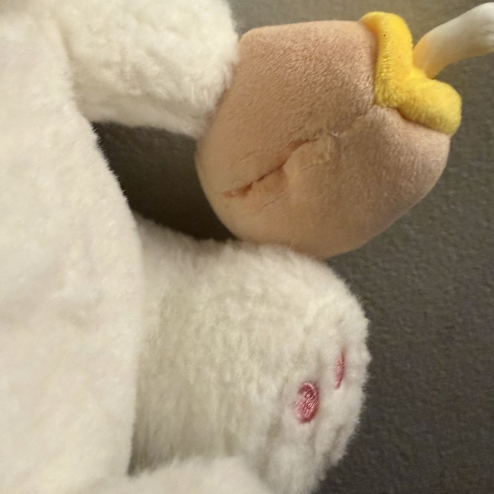 The bear originally held the Boba drink in both hands but I guess because it was cheaply stitched the Boba stitching on one hand came undone The bear originally held the Boba drink in both hands but I guess because it was cheaply stitched the Boba stitching on one hand came undone