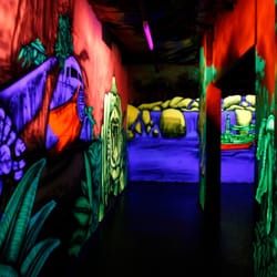 JDR Karting - Darklight Lasertag ultra cool uv artwork