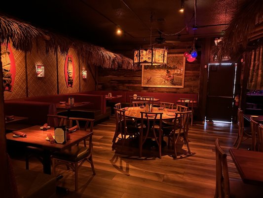 Hula's Island Grill by null