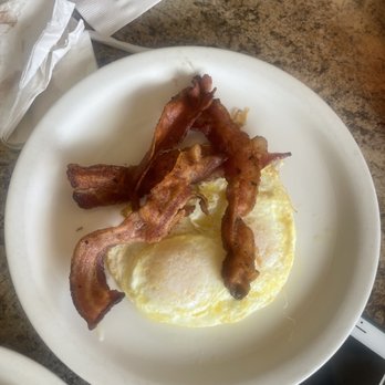 Carolyn's Cafe - Eggs with bacon - Breakfast & Brunch Near Me - Redlands, California