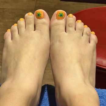 Blanca labella Day Spa - Colorful orange with green daisy ! Pedicure gel polish - Nail Salons Near Me - Roseville, California Blanca labella Day Spa - Colorful orange with green daisy ! Pedicure gel polish - Nail Salons Near Me - Roseville, California