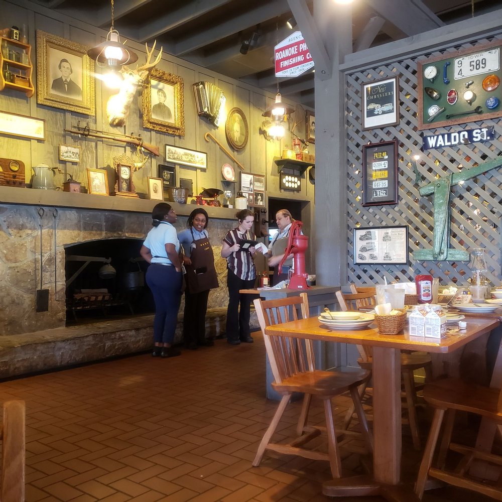Cracker Barrel Old Country Store - American Near Me - Dyersburg, Tennessee