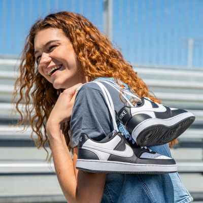 Shoe Carnival by null