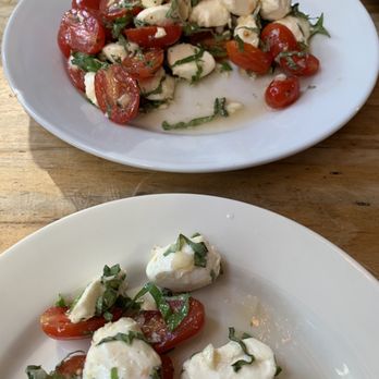 Brado NYC Thin Crust Pizza - Tomato Mozzarella - Pizza Near Me - Brooklyn, New York