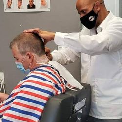 Dente's Barber Shop - Neck shave with the razor and lather