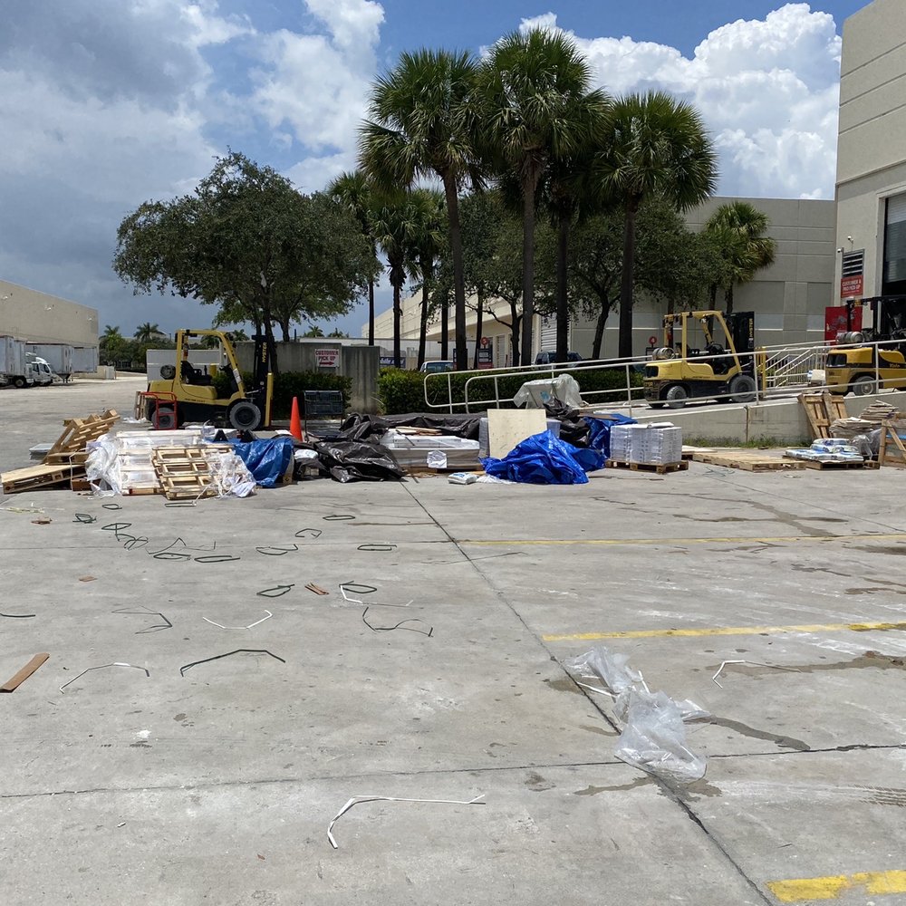 Floor & Decor - Unorganized chaos. - Home Decor Near Me - Pompano Beach, Florida