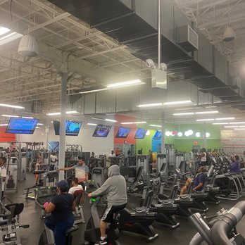 Blink Fitness - Baldwin - Gyms Near Me - Baldwin, New York