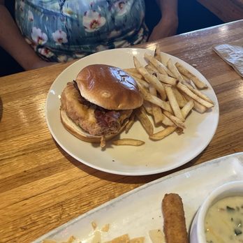 Applebee's Grill + Bar - NEW Bacon Ranch Crispy Chicken Sandwich - Sports Bars Near Me - Frankfort, Kentucky Applebee's Grill + Bar - NEW Bacon Ranch Crispy Chicken Sandwich - Sports Bars Near Me - Frankfort, Kentucky