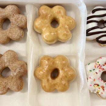 Mary Lee Donuts - a variety of doughnuts - Donuts Near Me - Baton Rouge, Louisiana Mary Lee Donuts - a variety of doughnuts - Donuts Near Me - Baton Rouge, Louisiana