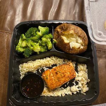 Cheddar's Scratch Kitchen - Salmon, loaded baked potato, broccoli - Comfort Food Near Me - San Antonio, Texas