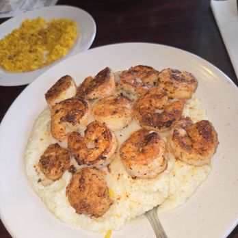 Beamie's at the River - Shrimp and grits with scallops - American Near Me - Augusta, Georgia Beamie's at the River - Shrimp and grits with scallops - American Near Me - Augusta, Georgia