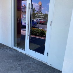 Zoom Tan - Tanning Salon - Outside salon