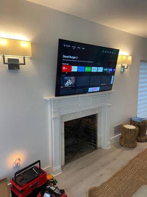 TV mounting - We also specialize in TV mounting. We know how to choose the right mounts for all types of walls and guarantee secure installation of your TV. Additionally, we have experience in frame installation, which requires special skills and expertise. TV mounting - We also specialize in TV mounting. We know how to choose the right mounts for all types of walls and guarantee secure installation of your TV. Additionally, we have experience in frame installation, which requires special skills and expertise.