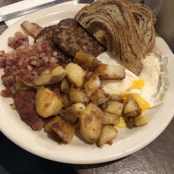 Yankee Village Restaurant - New American Near Me - Westfield, Massachusetts