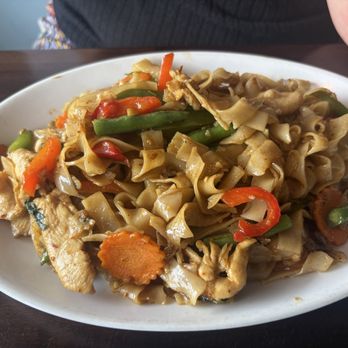 Maui Thai Bistro - Drunken Noodles - Thai Near Me - Kihei, Hawaii