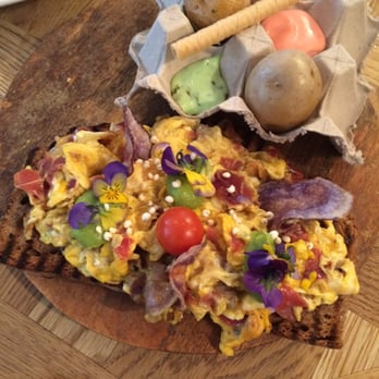 Brunch & Cake - Eggs on rye toast with potatoes - Breakfast & Brunch Near Me - Barcelona, B