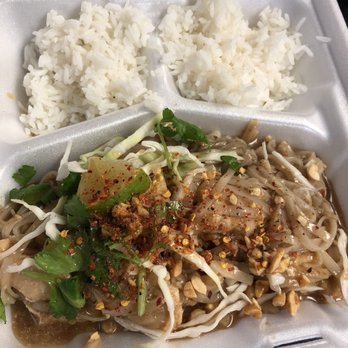 Rice Paddy - Pad thai with chicken - Thai Near Me - Marquette, Michigan Rice Paddy - Pad thai with chicken - Thai Near Me - Marquette, Michigan