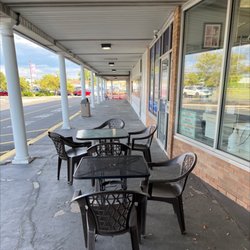 Italian Bakery & Caffe - Outdoor seating