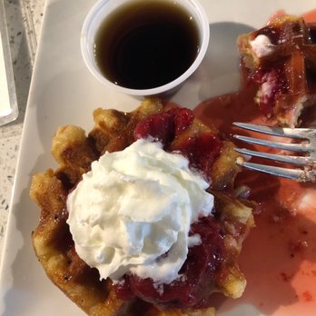 Dreez - Strawberry waffle - Breakfast & Brunch Near Me - Elko, Nevada