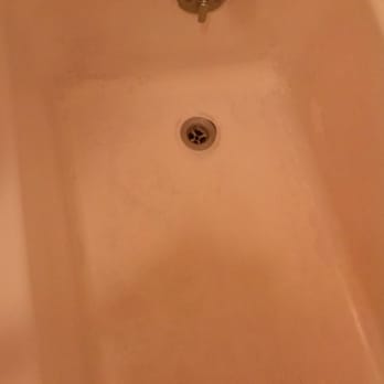 Hummingbird Inn - Scum in tub - Hotels Near Me - Ojai, California