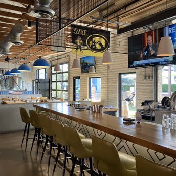 Hundred Mile Brewing - Bar area - Brewpubs Near Me - Tempe, Arizona