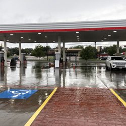 Toot'n Totum - Easy to get in and out if gas islands.