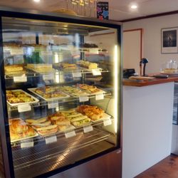 The Beach House Cafe - Cabinet food