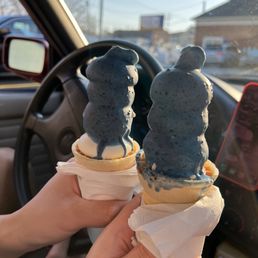 Crunchin Cookie Dipped Cone
