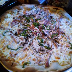 Danny's Jazz - Frozen & Ribs: tomate, mozarella, bacon, pimiento y champiñones.
