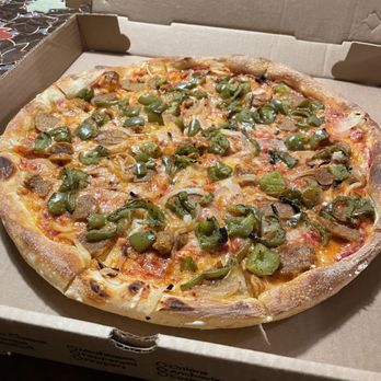 Milford Pizza Palace - Vegan Fenway (Beyond Sausage, grilled onions and peppers) - Pizza Near Me - Milford, Massachusetts Milford Pizza Palace - Vegan Fenway (Beyond Sausage, grilled onions and peppers) - Pizza Near Me - Milford, Massachusetts