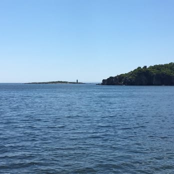 Peaks Island - Lighthouse in the distance on another surrounding island - Beaches Near Me Peaks Island - Lighthouse in the distance on another surrounding island - Beaches Near Me