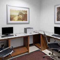 Days Inn & Suites by Wyndham Lubbock Medical Center - Business Center