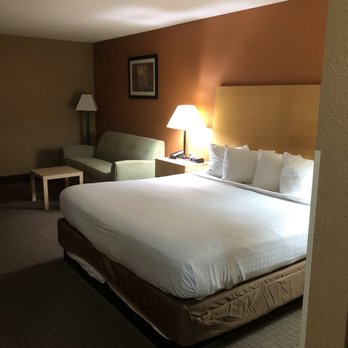 Best Western Paducah Inn - The carpets weren't that clean but they never are. The king size bed was comfortable although a little bit soft for our tastes. - Hotels Near Me - Paducah, Kentucky Best Western Paducah Inn - The carpets weren't that clean but they never are. The king size bed was comfortable although a little bit soft for our tastes. - Hotels Near Me - Paducah, Kentucky