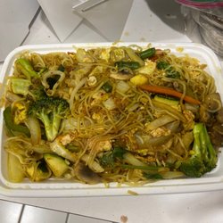 New China - Vegetable mei fun with Singapore sauce (awesome vegetarian choice)