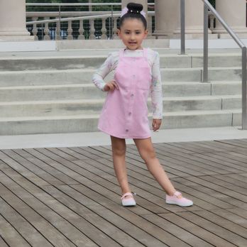 Creating Routes Now - Quick photo of upcoming model in fashion show. - Event Photography Near Me