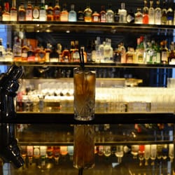 Le Très Particulier - Des cocktails créations aux noms de classiques littéraires ou cinématographiques, concoctés par notre barman, Francesco Giordanetto.