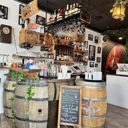 Tony & Luigi’s - Cute bar