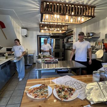 Hopohni - Good people cool little shop - Pizza Near Me - Urban Honolulu, Hawaii