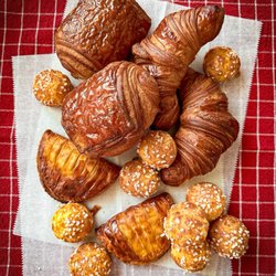 Ludivine Paris - Croissants, apple tarts, and chouquettes