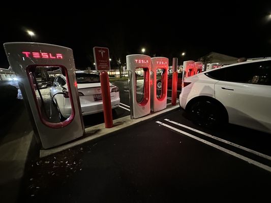 Tesla Supercharger-Troutdale