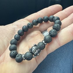 Maui Ocean Treasures - Sea turtle charm with lava beads stretchy bracelet
