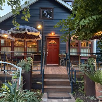 Poeta - Adorable exterior - Italian Near Me - Austin, Texas