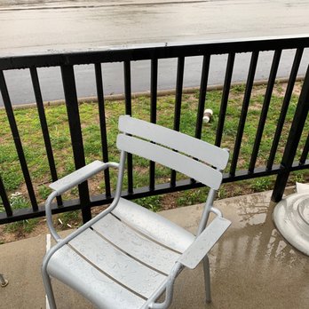 Starbucks - Trash and cigarette butts - Coffee & Tea Near Me - London, Kentucky