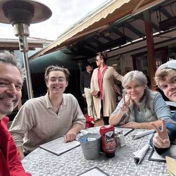 Creekside Garden Cafe - Family day - Breakfast & Brunch Near Me - Cambria, California