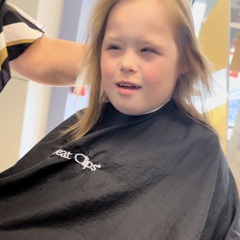 Great Clips - A little blow dry beauty - Hair Stylists Near Me - La Cañada Flintridge, California