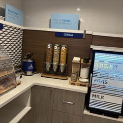 Holiday Inn Express Sunnyvale - Silicon Valley - Bread, Cereal and milk