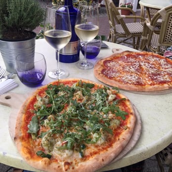Ristorante Del Mare - Pizza mit Garnelen und Pizza Salami - Italian Near Me - Baabe, MV Ristorante Del Mare - Pizza mit Garnelen und Pizza Salami - Italian Near Me - Baabe, MV
