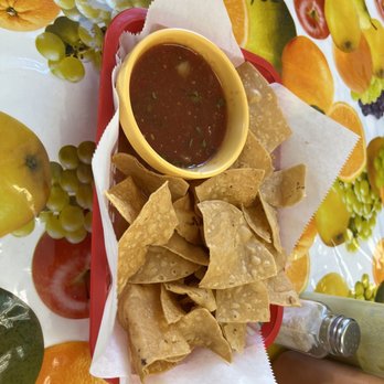 Tony’s Tacos - Tony gave us some chips and salsa while we waited for our food - Mexican Near Me - Collierville, Tennessee