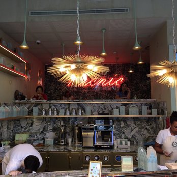 Ladurée Picnic - Patisserie/Cake Shop Near Me - Paris, 75